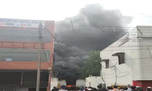 खमतराई में बैटरी बनाने की फैक्ट्री में लगी आग, फायर ब्रिगेड आग बुझाने में जुटी