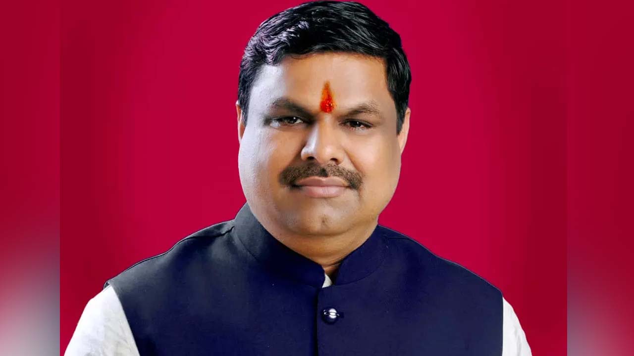शिक्षा मंत्री गजेन्द्र यादव