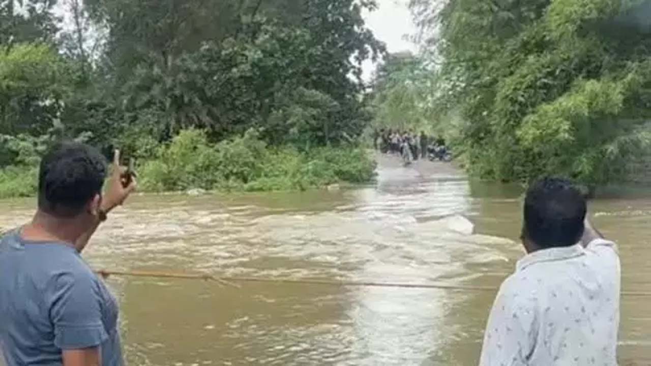 बारिश से बेलाट नाला का जलस्तर बढ़ा, कई गांवों का टूटा संपर्क
