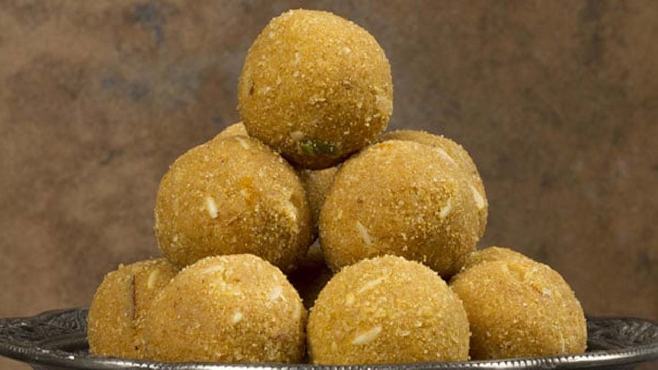 बेसन का लड्डू