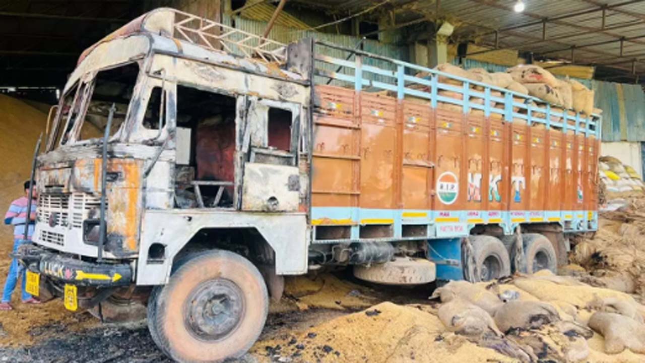 राइस मिल में लगी भीषण आग