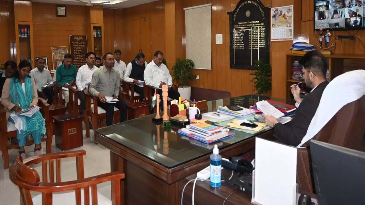 कलेक्टर दीपक सोनी