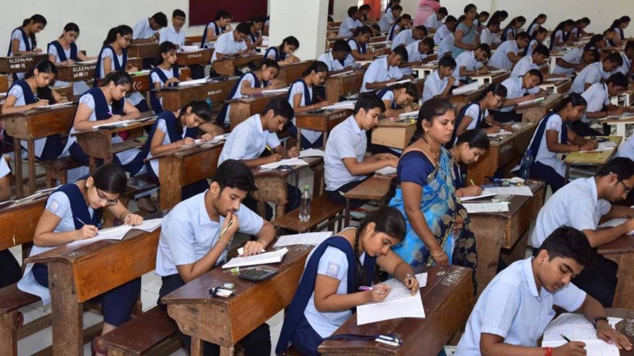 CGBSE बोर्ड परीक्षाएं शुरू: आज से 12वीं की, कल से 10वीं की