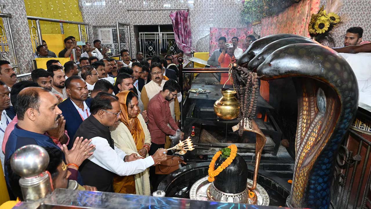 महाशिवरात्रि पर सीएम साय पहुंचे कोसमनारा धाम,पूजा-अर्चना कर प्रदेशवासियों की सुख-समृद्धि की कामना