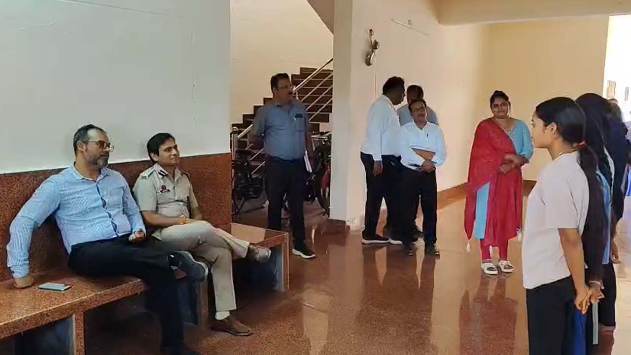 कलेक्टर ने कन्या छात्रावास का किया निरीक्षण: सीसीटीवी, महिला गार्ड और भोजन गुणवत्ता की जांच, छात्राओं से की बातचीत