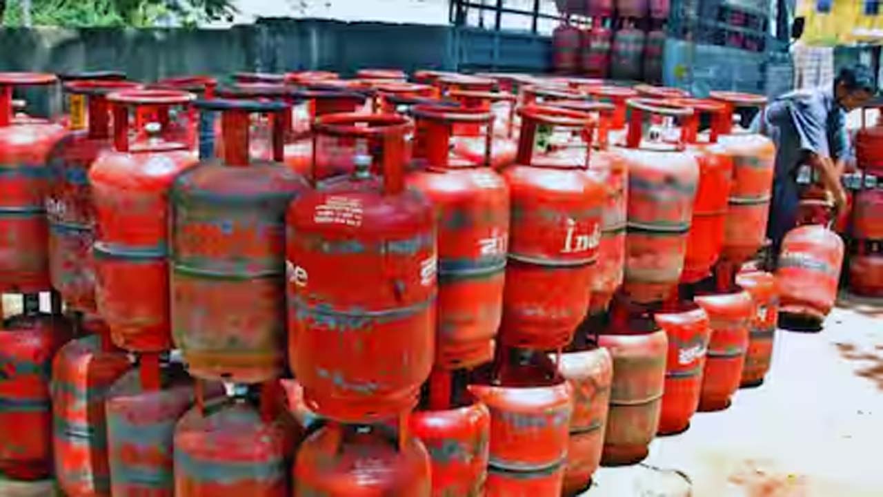 स्टील उद्योगों की स्थिति खराब : रोलिंग मीलों को चाहिए 3000 सिलेंडर, एक भी नहीं मिल रहा