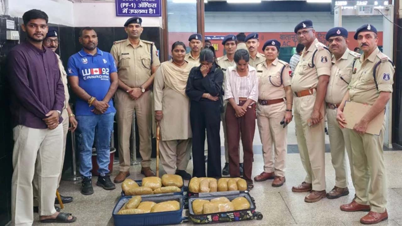 वंदेभारत एक्सप्रेस से तस्करी :24 किलो गांजा के साथ बिलासपुर की दो युवतियां गिरफ्तार