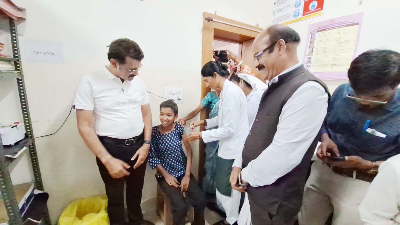 जगदलपुर में एचपीवी टीकाकरण अभियान का आगाज़ : महापौर ने कहा - बेटियों के लिए है सुरक्षा कवच