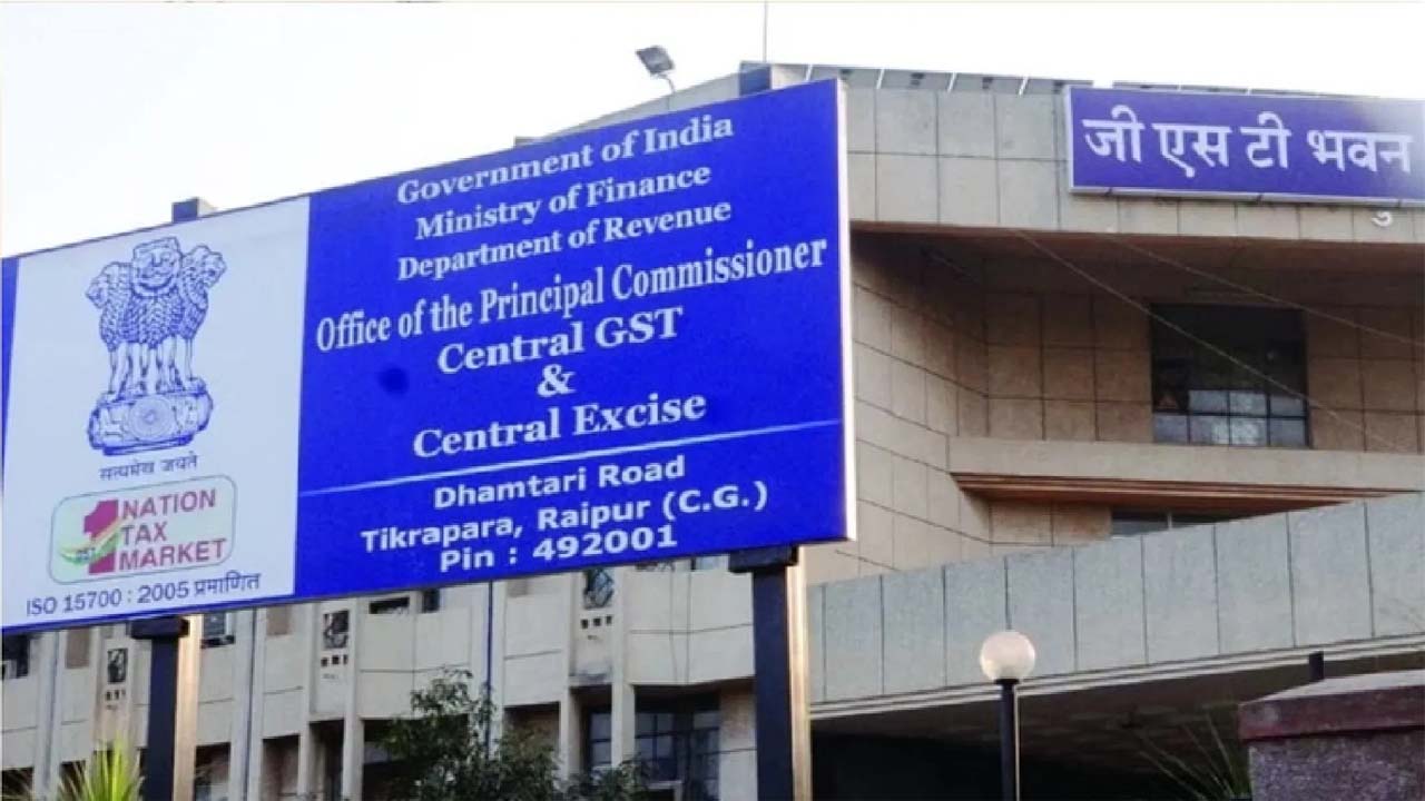 GST विभाग की टीम बड़ी कार्रवाई : दो जगहों पर मारा छापा, हो रही जांच
