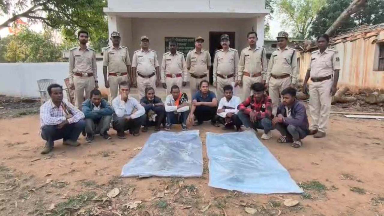 वन विभाग की बड़ी कार्रवाई : तेंदुआ की दो खाल के साथ नौ तस्कर गिरफ्तार