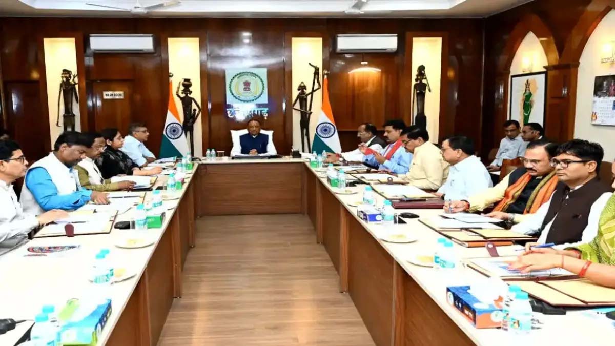 साय कैबिनेट का निर्णय : दुधारू पशु प्रदाय योजना का दायरा बढ़ाने का लिया बड़ा फैसला, इनको मिलेगा लाभ
